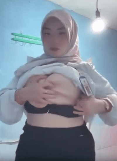 BU guru salsa pamer toket di toilet sekolah