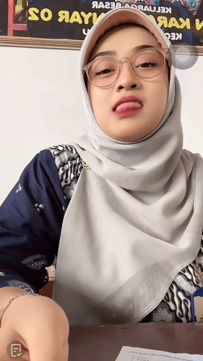 bu guru salsa viral full pamer toket dikamar