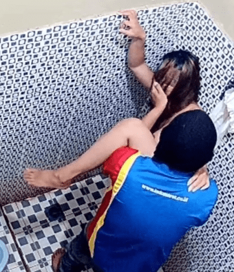 karyawan indomart sama pembeli main di toilet