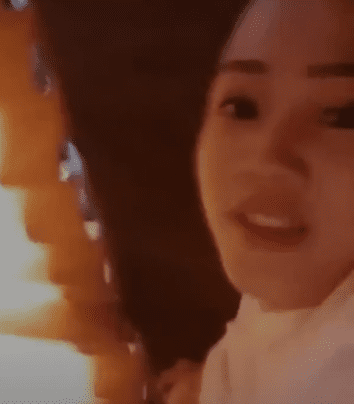 cewek cantik di sodok om om di sofa