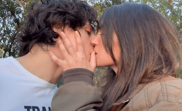 gatouzo ngewe orang tak di kenal