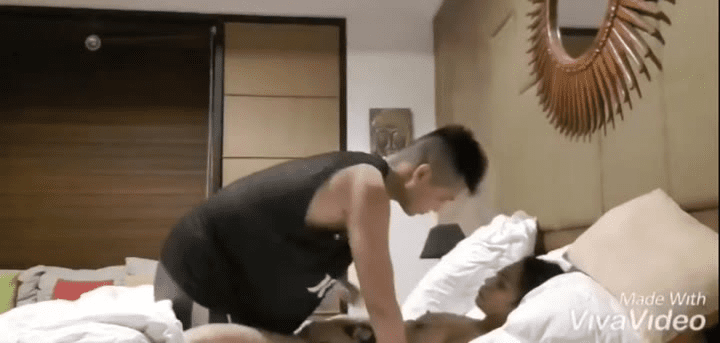 Cassandra Loewy di kamar hotel sama brondong