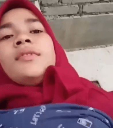 hijab ngewe deibelakang rumah