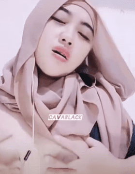 cewek hijab spil pentil saat live