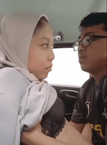Hijab sange ngewe di mobil takut ketahuan