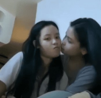 adik kakak lesbian bikin ngaceng