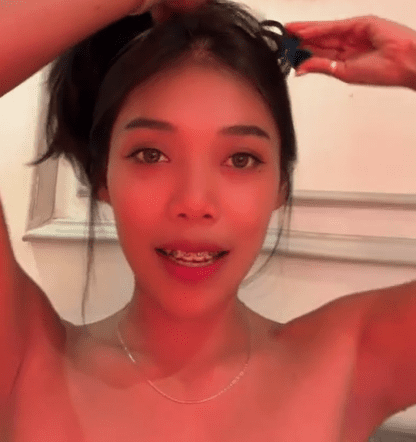 dee menikmati saat colmek