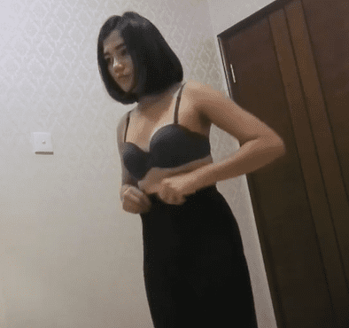 ngintip model cantik ganti baju