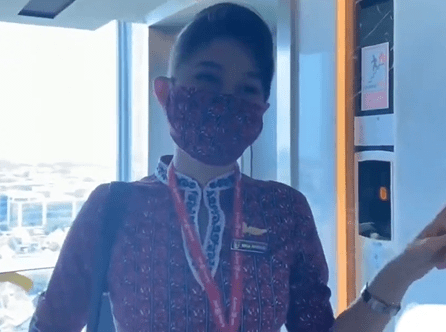 pramugari check in sama pilot