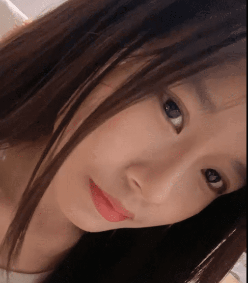 Seorang gadis desa yang manis dengan payudara besar, ngewe sama pacarnya.