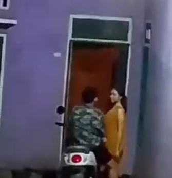 abg ngewe depan kamar kost